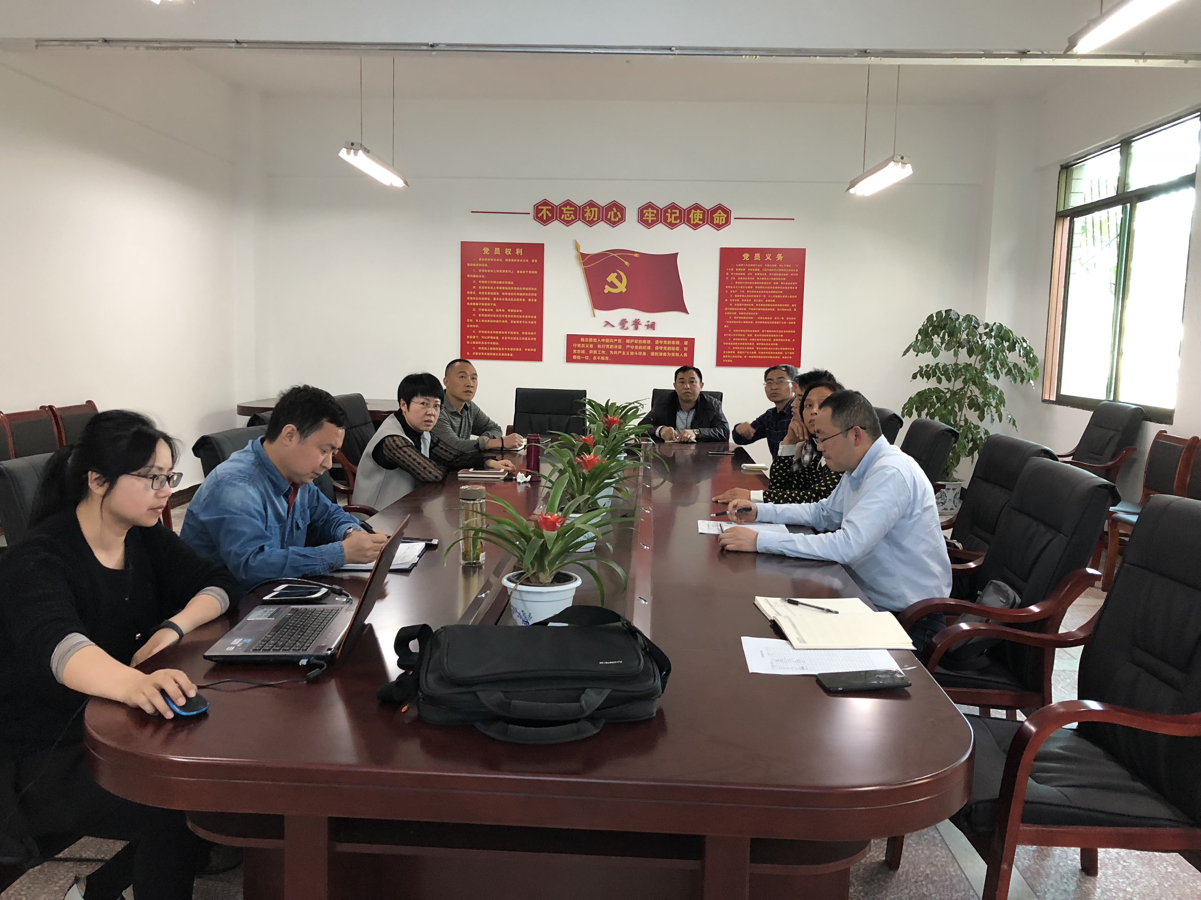 金沙威尼斯欢乐娱人城脱贫攻坚领导小组纪 要