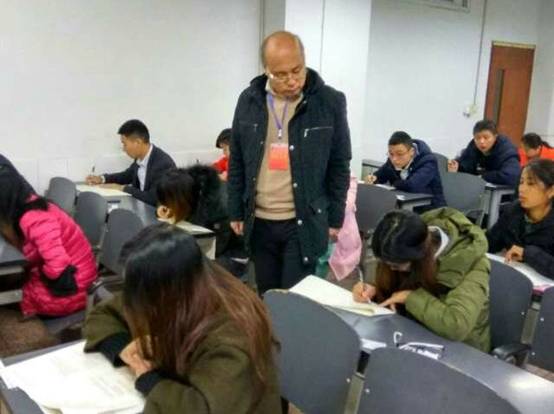 四川师范大学继教院唐斌副院长巡考金沙威尼斯欢乐娱人城考点