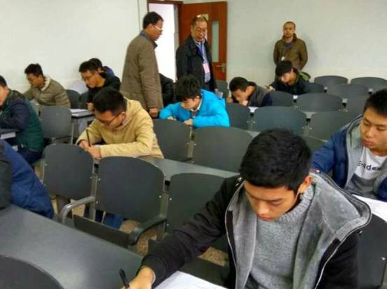 西华大学继教院岳松老师巡考金沙威尼斯欢乐娱人城考点